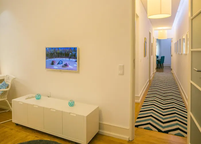 Spacious 2-bed With Interior Terrace Near Marques De Pombal, - Ttl300 *