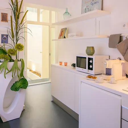 Spacious 2-bed With Interior Terrace Near Marques De Pombal, - Ttl300