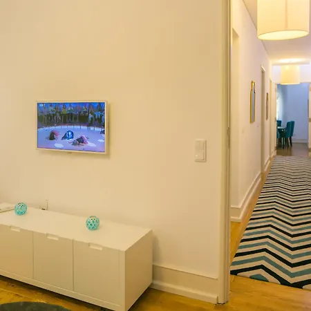 Spacious 2-bed With Interior Terrace Near Marquês De Pombal, - Ttl300 *
