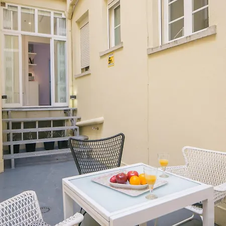Spacious 2-bed With Interior Terrace Near Marques De Pombal, - Ttl300 * Lissabon