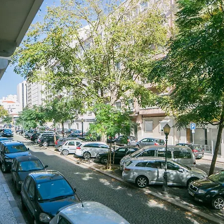 Appartement Spacious 2-bed With Interior Terrace Near Marques De Pombal, - Ttl300 *
