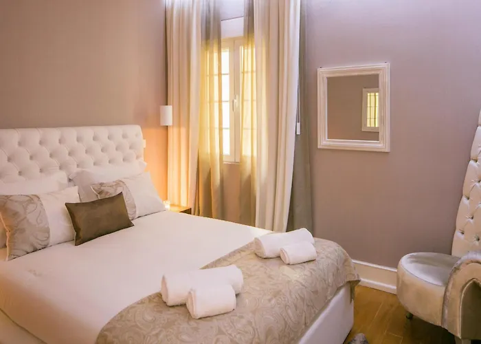 Appartement Spacious 2-bed With Interior Terrace Near Marques De Pombal, - Ttl300 *